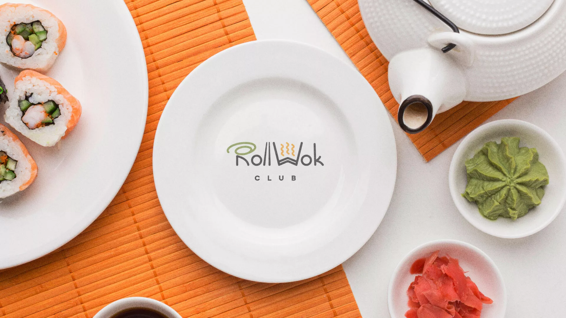 Разработка логотипа и фирменного стиля суши-бара «Roll Wok Club» в Валдае